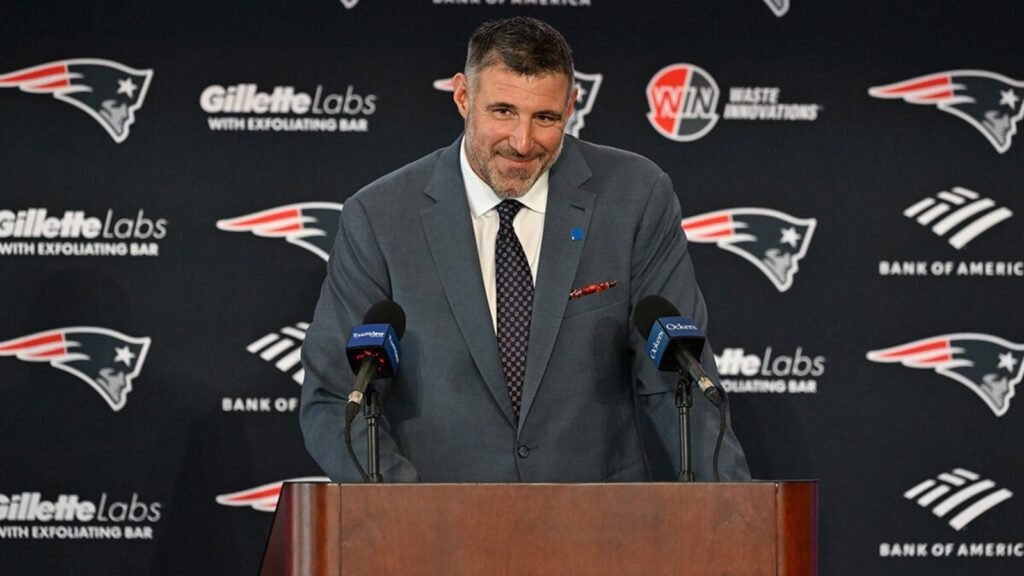 Mike-Vrabel-with-the-Patriots