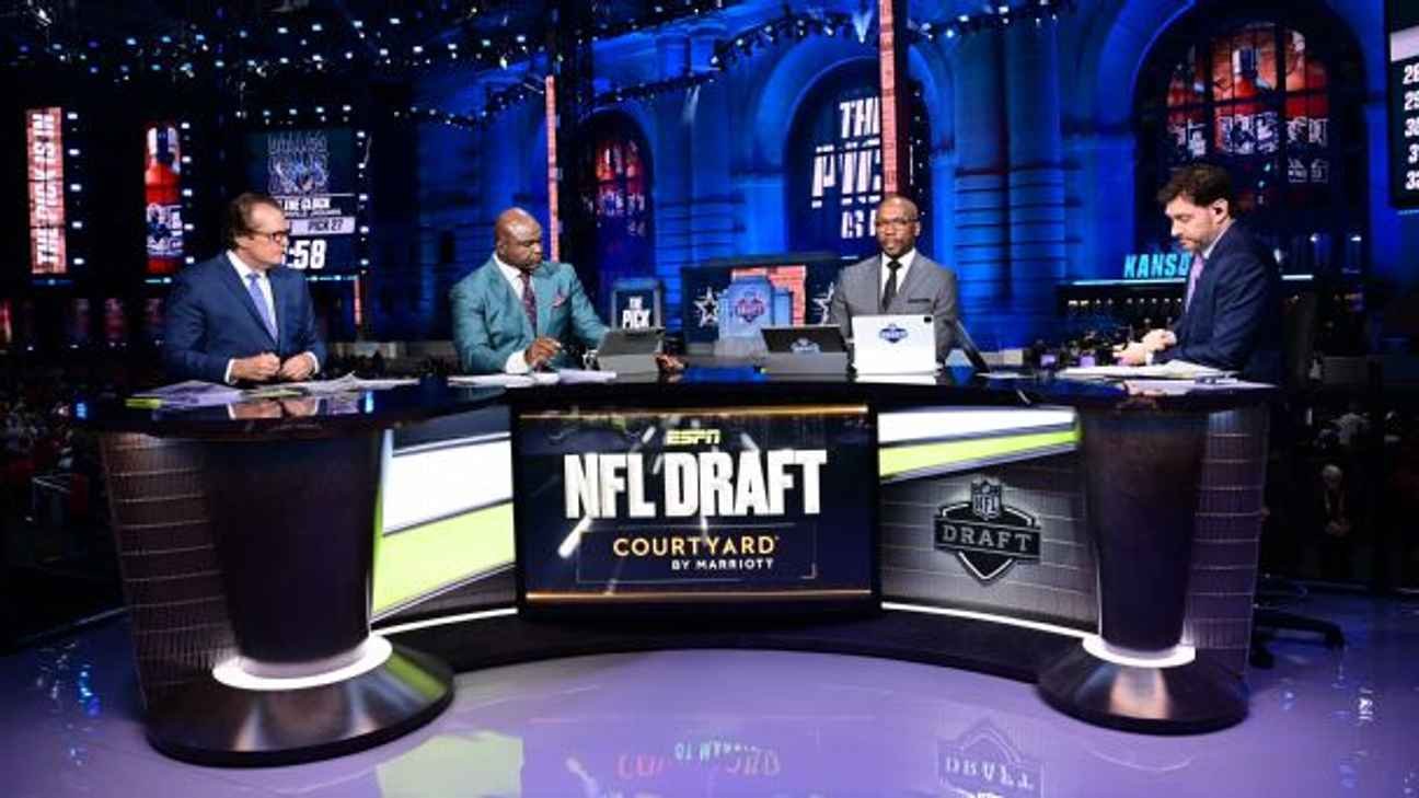 BEARS OR PATRIOTS?; NFL Draft Insiders Reveals Decision Time For 1,381 Yards ‘Top Tier’ Washington Running Back