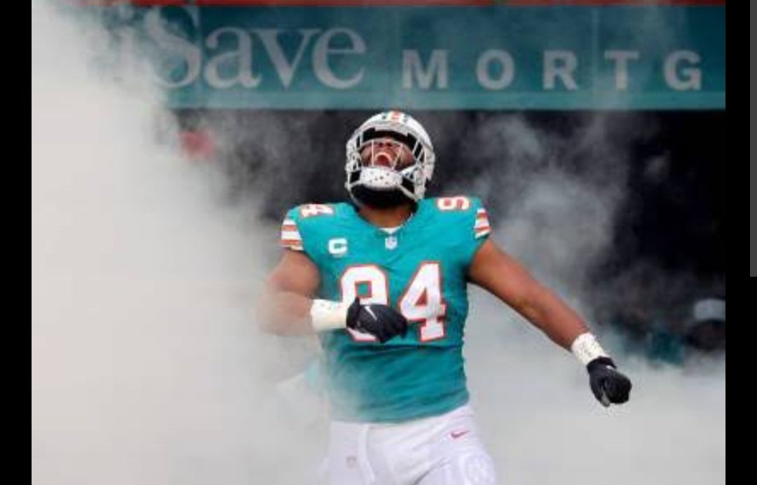 Christian Wilkins Defies Medical Odds: Back on the Field Weeks After Fractured Foot.