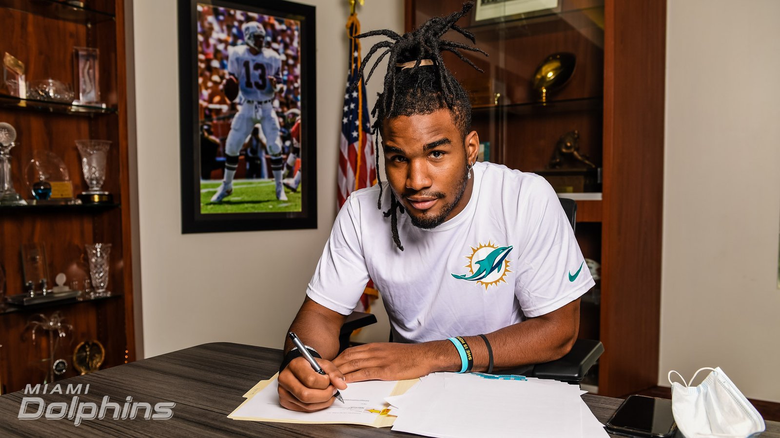 UNBELIEVABLE! Jaylen Waddle Secures The Biggest Deal – Miami Dolphins Make Waddle The Richest WR In Franchise History!